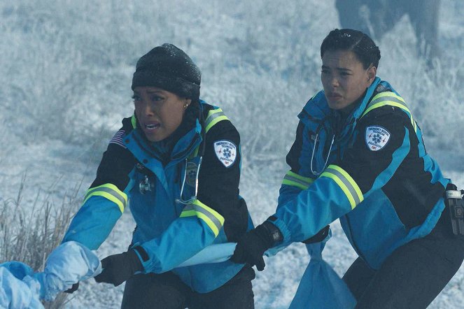 9-1-1: Texas - Thin Ice - Z filmu - Gina Torres, Brianna Baker