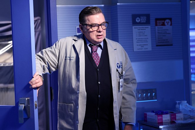 Chicago Med - Season 7 - You Can't Always Trust What You See - Z filmu - Oliver Platt