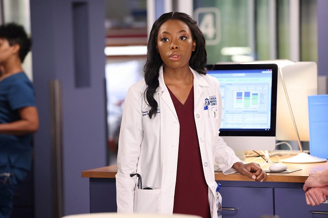 Nemocnice Chicago Med - Série 7 - You Can't Always Trust What You See - Z filmu - Asjha Cooper