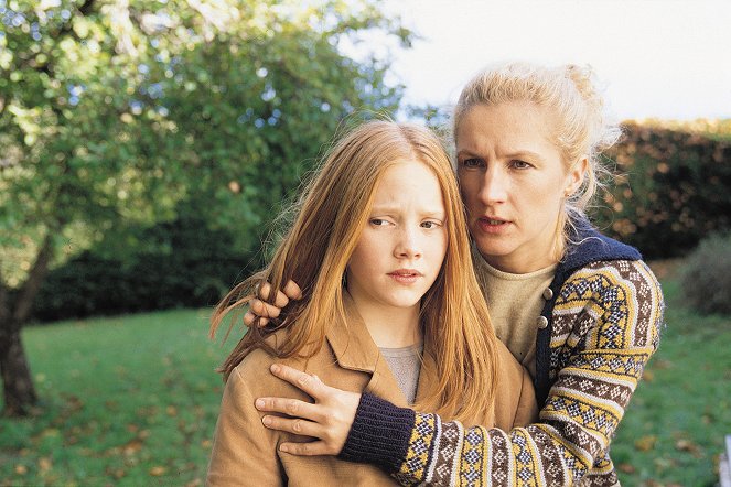 Jen mraky hýbou hvězdami - Z filmu - Thea Sofie Rusten, Andrine Sæther