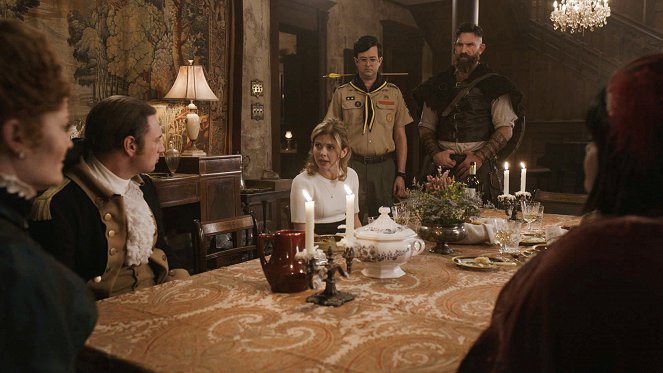 Ghosts - Dinner Party - Z filmu - Brandon Scott Jones, Rose McIver, Richie Moriarty, Devan Chandler Long