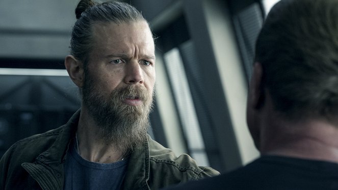 Zbrojnice - Family - Z filmu - Ryan Hurst