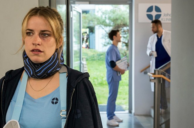 In aller Freundschaft - Die jungen Ärzte - Season 8 - Durchatmen - Z filmu