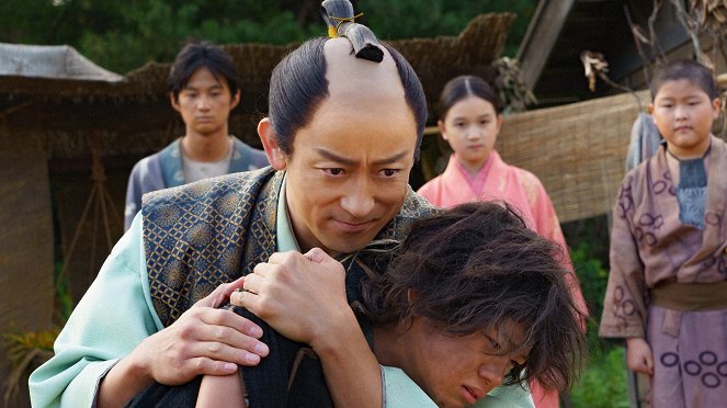 Kendžušó: Micukunikó to ore - Iejasu no mago - Z filmu - Kódži Jamamoto, Sója Kurokawa