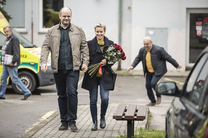 Ordinace v růžové zahradě - Zprávy z Mexika - Z filmu - Roman Štabrňák, Patricie Pagáčová