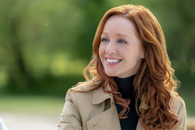 Under the Autumn Moon - Z filmu - Lindy Booth