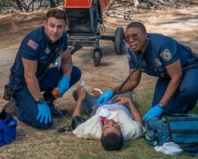 Záchranáři L. A. - Z filmu - Ryan Guzman, Aisha Hinds