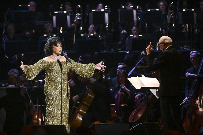 Zvuk 007 - Z akcí - The Sound of 007 in concert at The Royal Albert Hall on October 04, 2022 in London, England - Shirley Bassey
