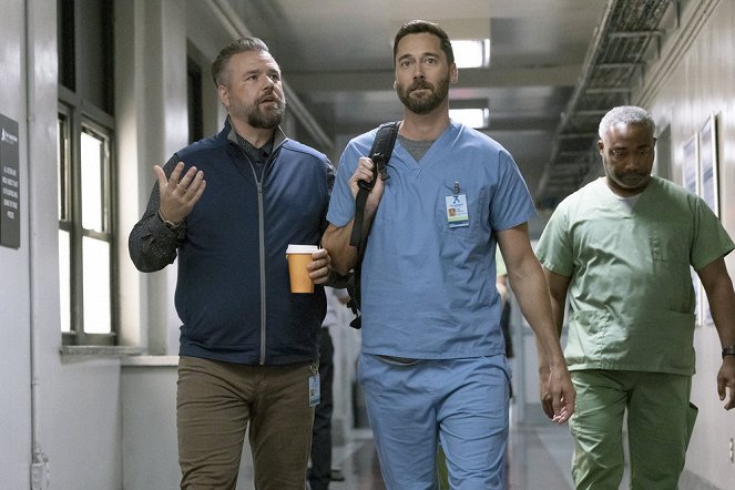 Nemocnice New Amsterdam - Série 5 - TBD - Z filmu - Tyler Labine, Ryan Eggold