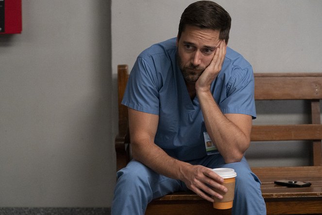 Nemocnice New Amsterdam - Laughter and Hope and a Sock in the Eye - Z filmu - Ryan Eggold