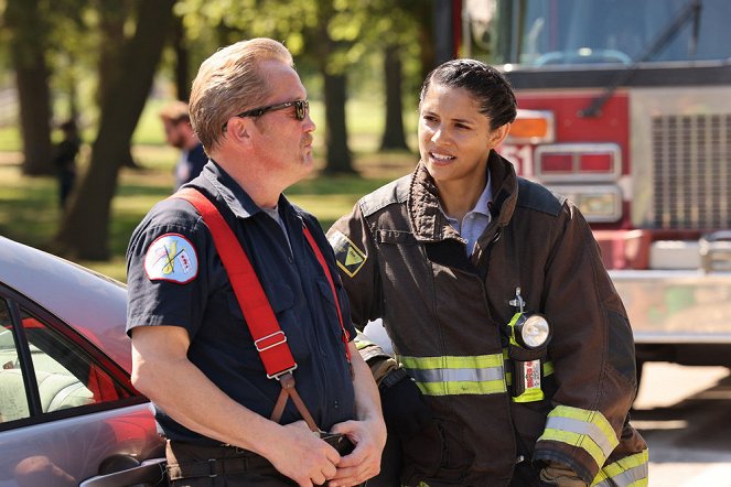 Chicago Fire - Season 11 - Completely Shattered - Z filmu - Christian Stolte, Miranda Rae Mayo