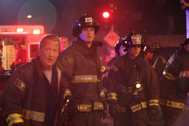 Chicago Fire - Season 11 - Completely Shattered - Z filmu - Christian Stolte, Miranda Rae Mayo
