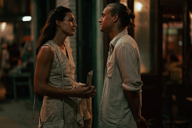 Šantaram - Úplně na dně v Bombaji - Z filmu - Antonia Desplat, Charlie Hunnam
