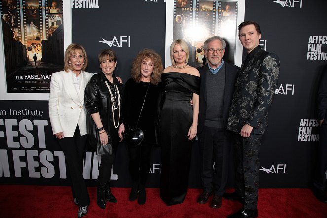 Fabelmanovi - Z akcí - Special screening of THE FABELMANS at the AFI Fest at the TCL Chinese Theatre on November 06, 2022 in Hollywood, CA, USA - Anne Spielberg, Michelle Williams, Steven Spielberg, Paul Dano