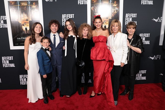 Fabelmanovi - Z akcí - Special screening of THE FABELMANS at the AFI Fest at the TCL Chinese Theatre on November 06, 2022 in Hollywood, CA, USA - Mateo Zoryon Francis-DeFord, Gabriel LaBelle, Julia Butters, Anne Spielberg