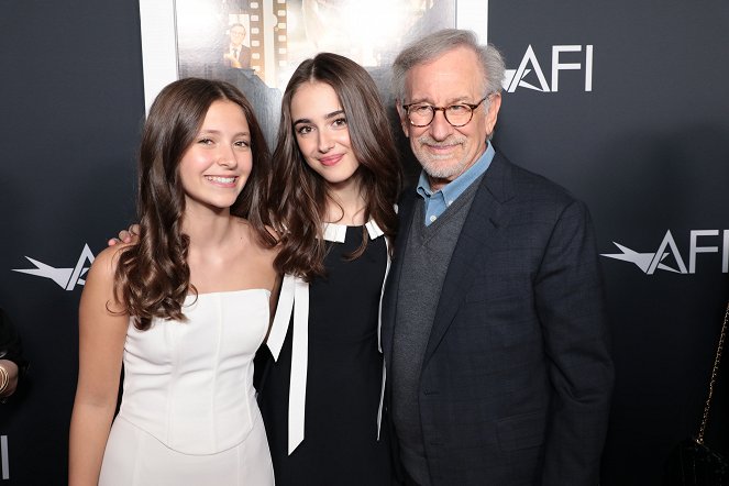 Fabelmanovi - Z akcí - Special screening of THE FABELMANS at the AFI Fest at the TCL Chinese Theatre on November 06, 2022 in Hollywood, CA, USA - Julia Butters, Steven Spielberg