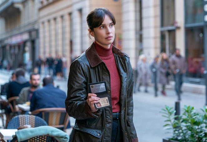 FBI: International - Trying to Grab Smoke - Z filmu - Heida Reed