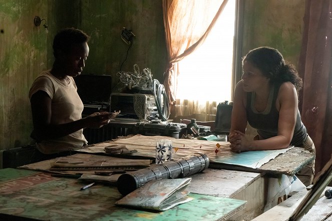 The Last of Us - Season 1 - Když se ztratíš v temnotě - Z filmu - Natasha Mumba, Merle Dandridge