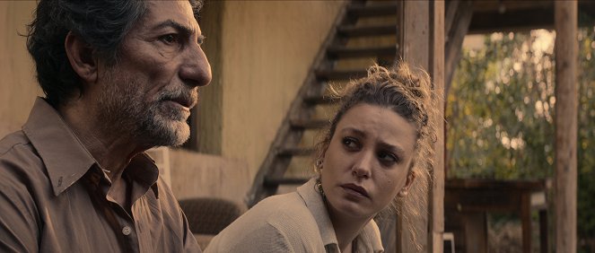 Šahmaran - Láska vítězí - Z filmu - Mustafa Uğurlu, Serenay Sarıkaya