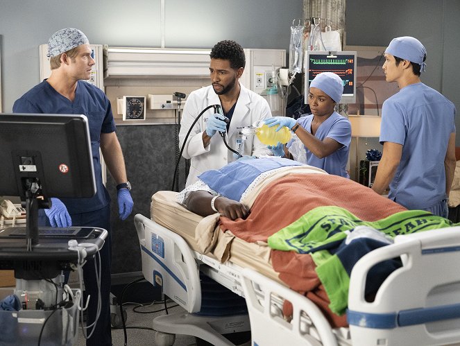 Chirurgové - Hvězdný hráč - Z filmu - Chris Carmack, Anthony Hill, Alexis Floyd, Harry Shum Jr.