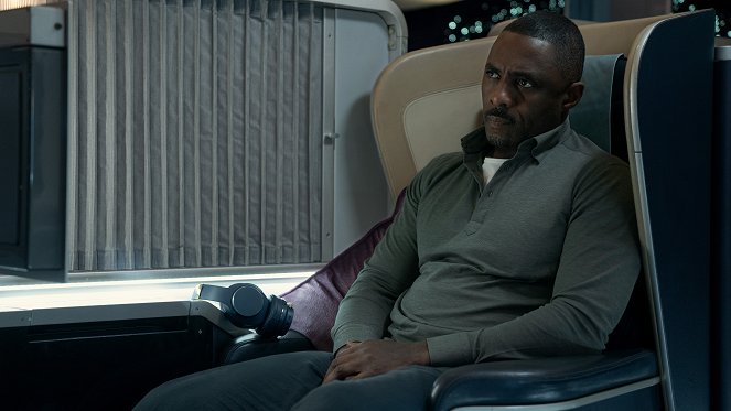 Únos letadla - Série 1 - Tři stupně - Z filmu - Idris Elba