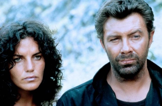 Komando Leopard - Z filmu - Cristina Donadio, Lewis Collins