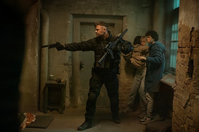 Vyproštění 2 - Z filmu - Chris Hemsworth, Tinatin Dalakišvili, Andro Japaridze