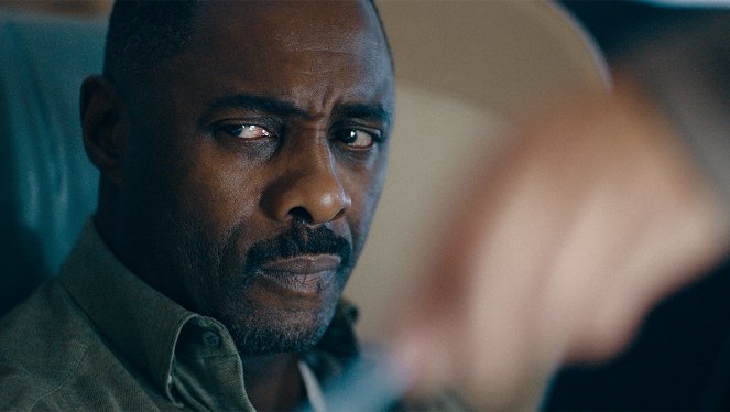 Únos letadla - Jednejte pomalu - Z filmu - Idris Elba