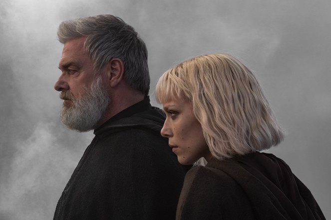 Ahsoka - Časť prvá: Majster a učnica - Z filmu - Ray Stevenson, Ivanna Sachno