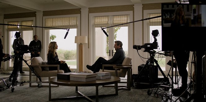 The Morning Show - Studentka Stanfordu - Z filmu - Jennifer Aniston, Jon Hamm