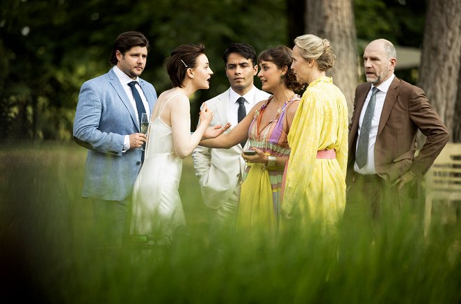 Haus aus Glas - Der Wassermann - Z filmu - Sarah Mahita, Aram Arami, Morgane Ferru, Juliane Köhler, Götz Schubert