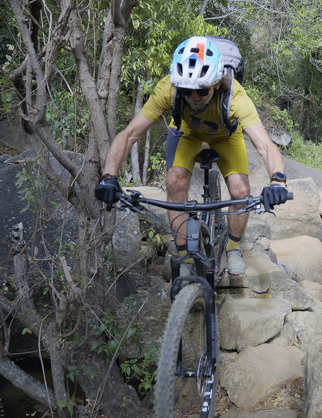 Světem na kole - Madagaskarem, zemí dvou světů - Z filmu