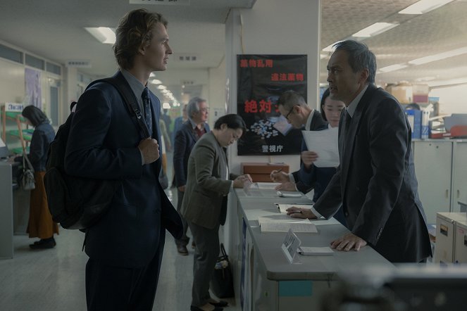 Tokyo Vice - Z filmu - Ansel Elgort, Ken Watanabe