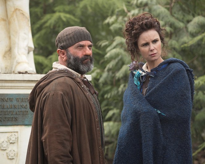 Bylo, nebylo - Homecoming - Z filmu - Lee Arenberg, Keegan Connor Tracy