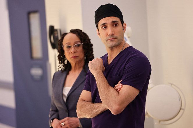 Nemocnice Chicago Med - Série 9 - Step on a Crack and Break Your Mother's Back - Z filmu