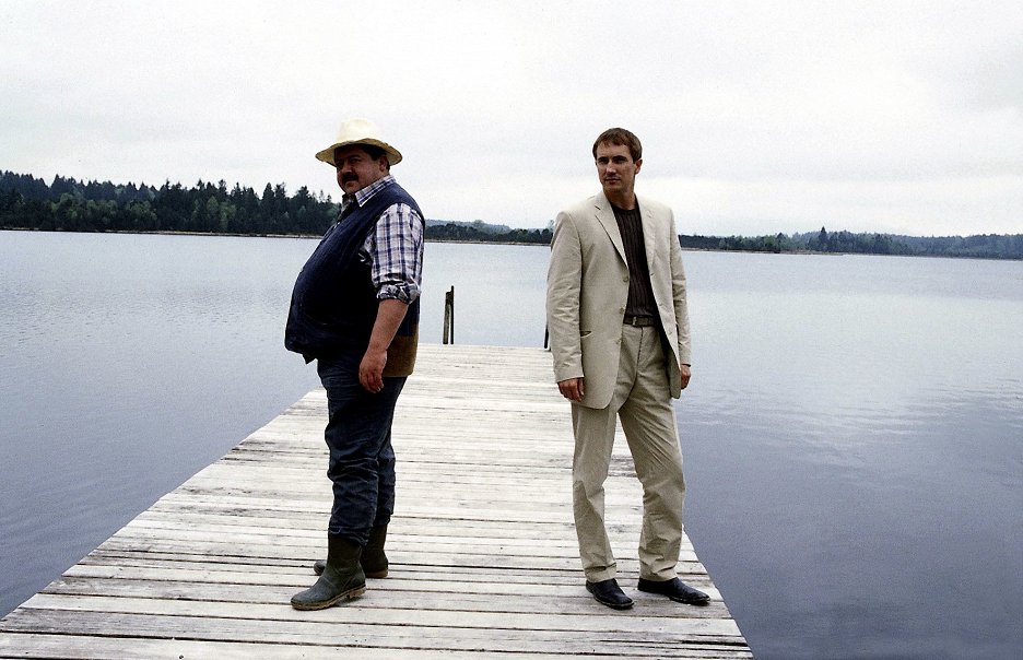 Poldové z Rosenheimu Der Tote am See S01E01 2002 ČSFD cz