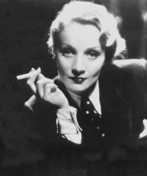 Mesiac s .... Marlene Dietrich.