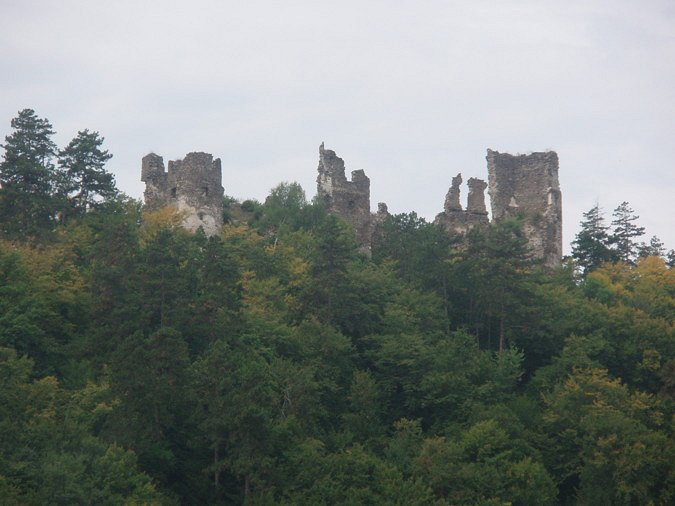 Hrad Revište, opevnený kláštor Hronský Beňadik a Levický hrad (23. 8. 2012)