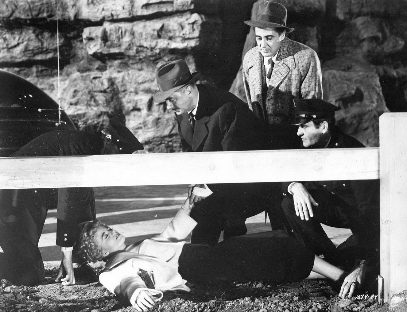 Take One False Step (1949) ČSFD.cz