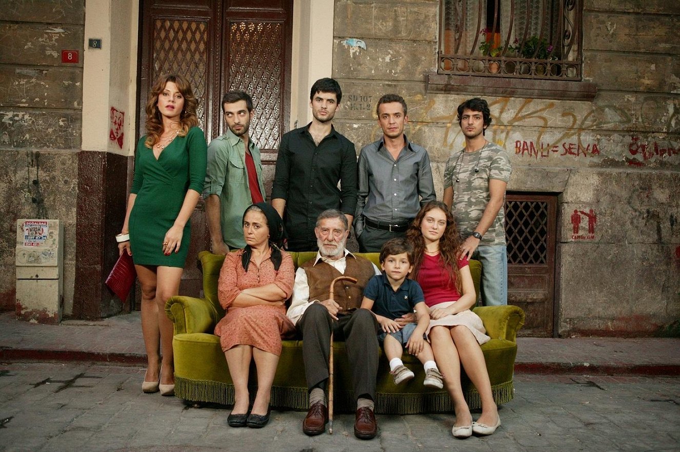 Net dizi. Бириджик эргюн. Net dizi. Net dizi. Net dizi.