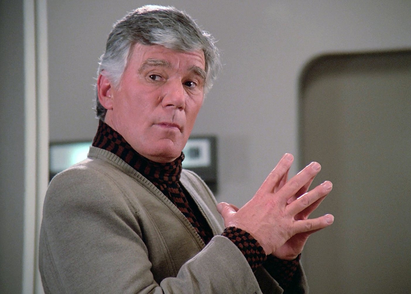 Mitchell Ryan | ČSFD.cz