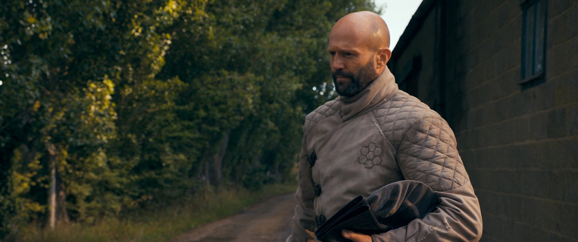 Пчеловод стэтхэм. Пчеловод сцены. Пчеловод 2024 рутуб. Пчеловод jason statham. Пчеловод 2024 рутуб.