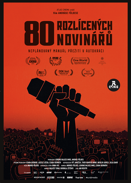 80 rozlícených novinářů