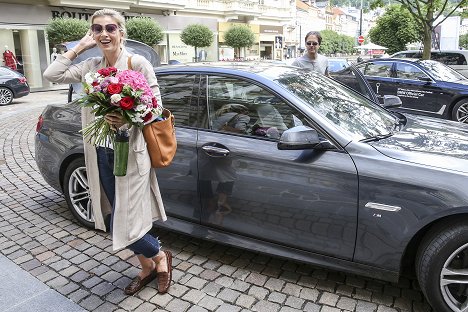 Arrival at the Karlovy Vary International Film Festival on June 30, 2017 - Daniela Peštová - De eventos