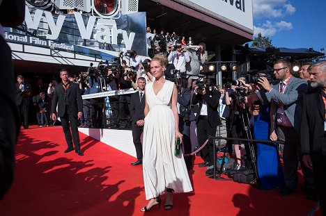 Arrival at the Opening Ceremony of the Karlovy Vary International Film Festival on June 30, 2017 - Uma Thurman - Z akcí