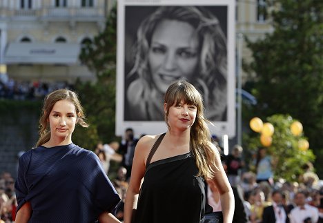 Arrivals at the Opening Ceremony of the Karlovy Vary International Film Festival on June 30, 2017 - Eliška Křenková - Événements