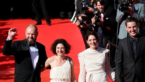 Arrival at the Opening Ceremony of the Karlovy Vary International Film Festival on June 30, 2017 - David Ondříček, Martha Issová, Klára Issová - De eventos