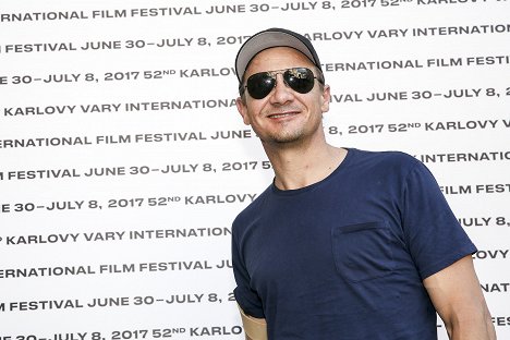 Arrival at the Karlovy Vary International Film Festival on July 6, 2017 - Jeremy Renner - Events