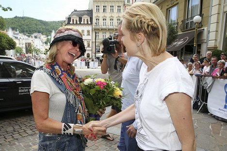 Arrival at the Karlovy Vary International Film Festival on July 7, 2017 - Trudie Styler - Événements