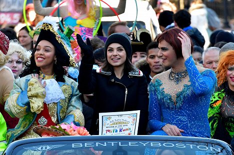 The Hasty Pudding Theatricals, the oldest theatrical organization in the United States, welcomed actress, Mila Kunis, to Harvard University, where she received her Woman of the Year award (January 25th, 2018) - Mila Kunis - Rendezvények